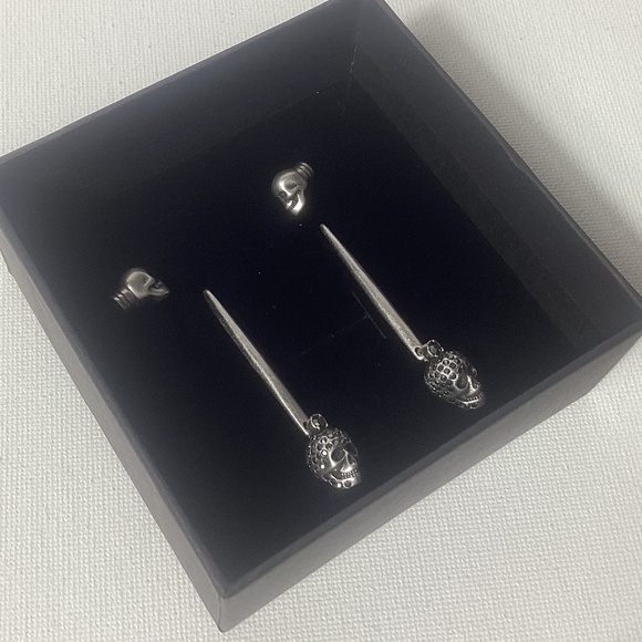 Alexander McQueen Silver Skull Earrings - Picture 1 of 2